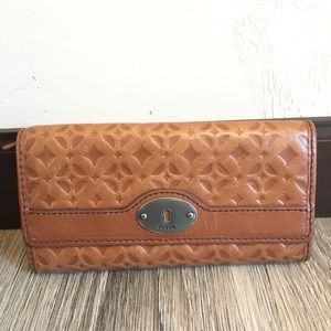 Fossil tri-fold wallet - Women’s